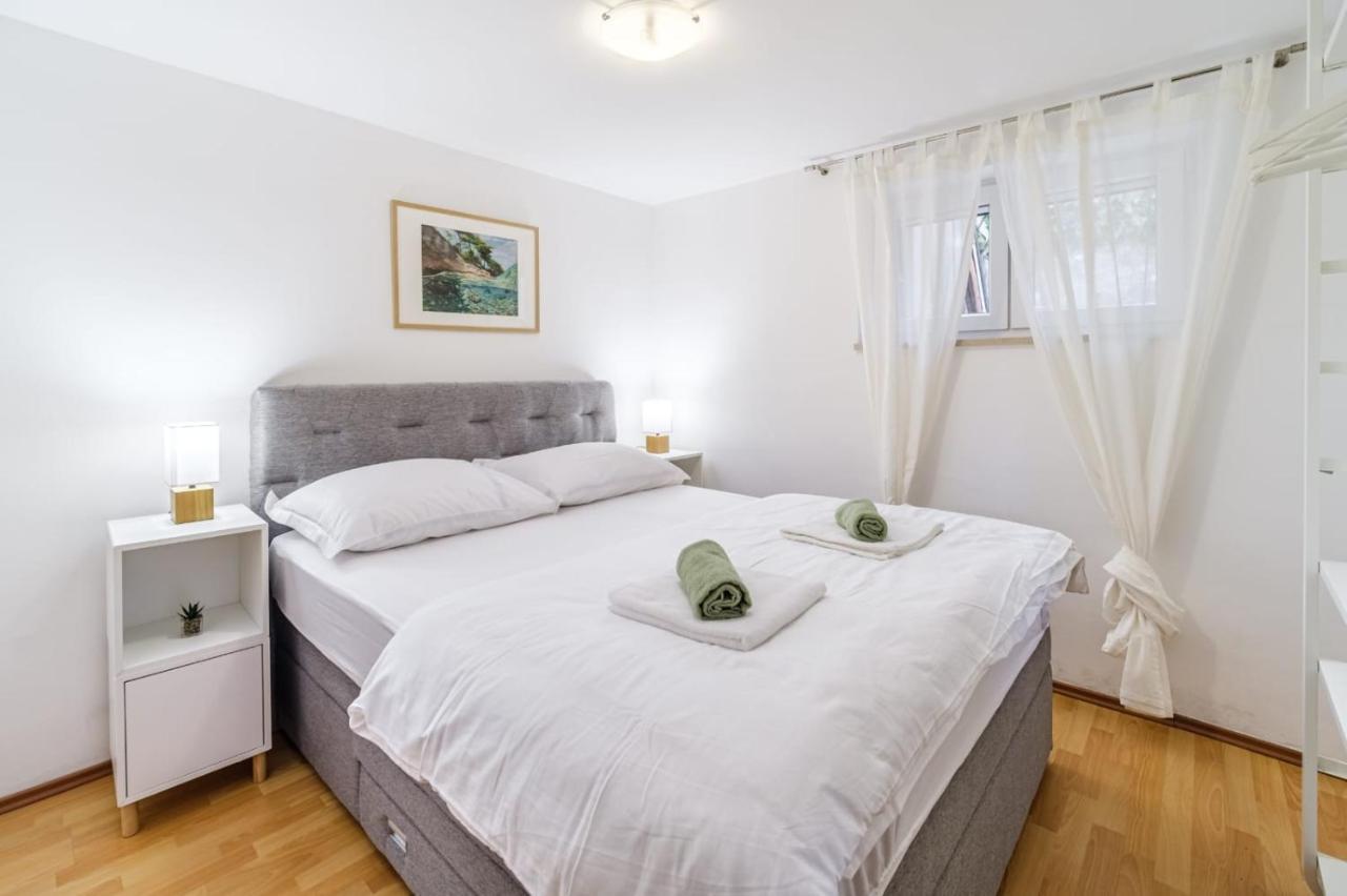 Apartmani P&S Supetar Eksteriør billede