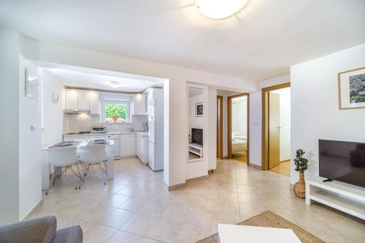 Apartmani P&S Supetar Eksteriør billede