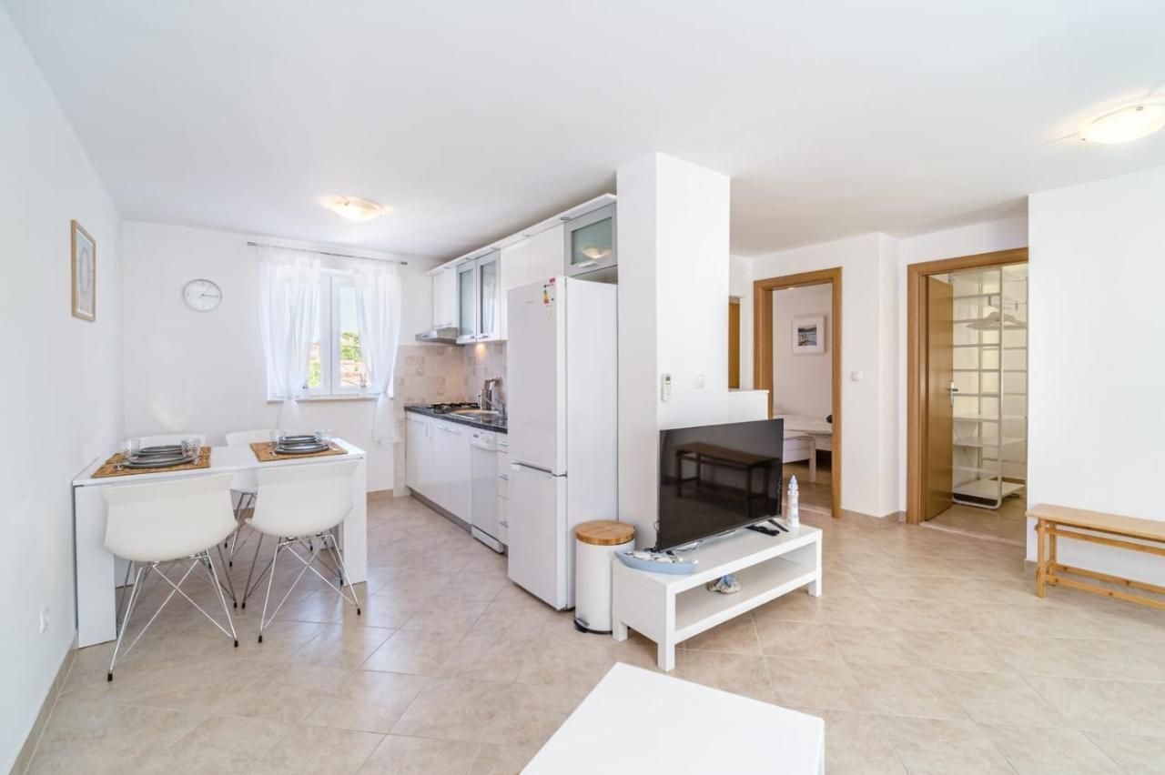 Apartmani P&S Supetar Eksteriør billede