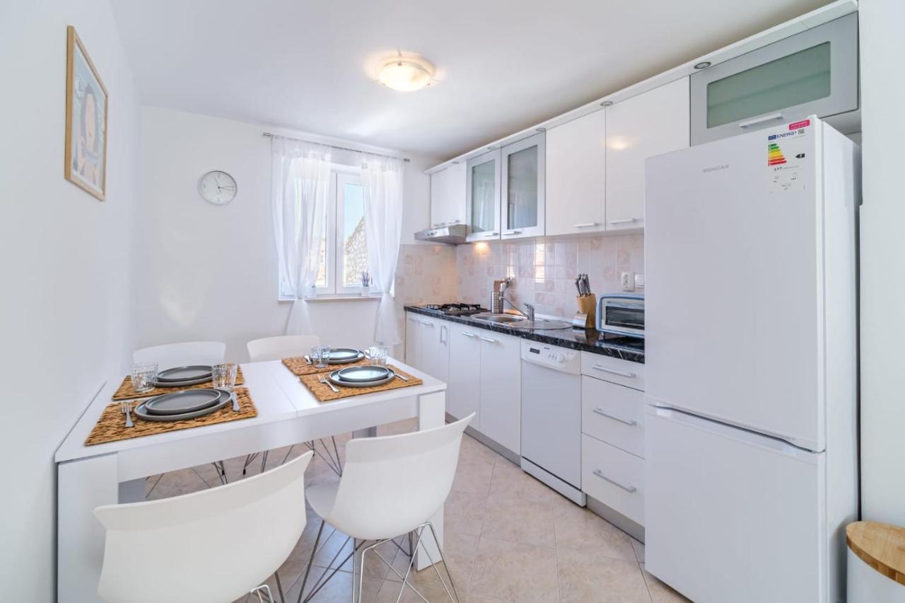 Apartmani P&S Supetar Eksteriør billede