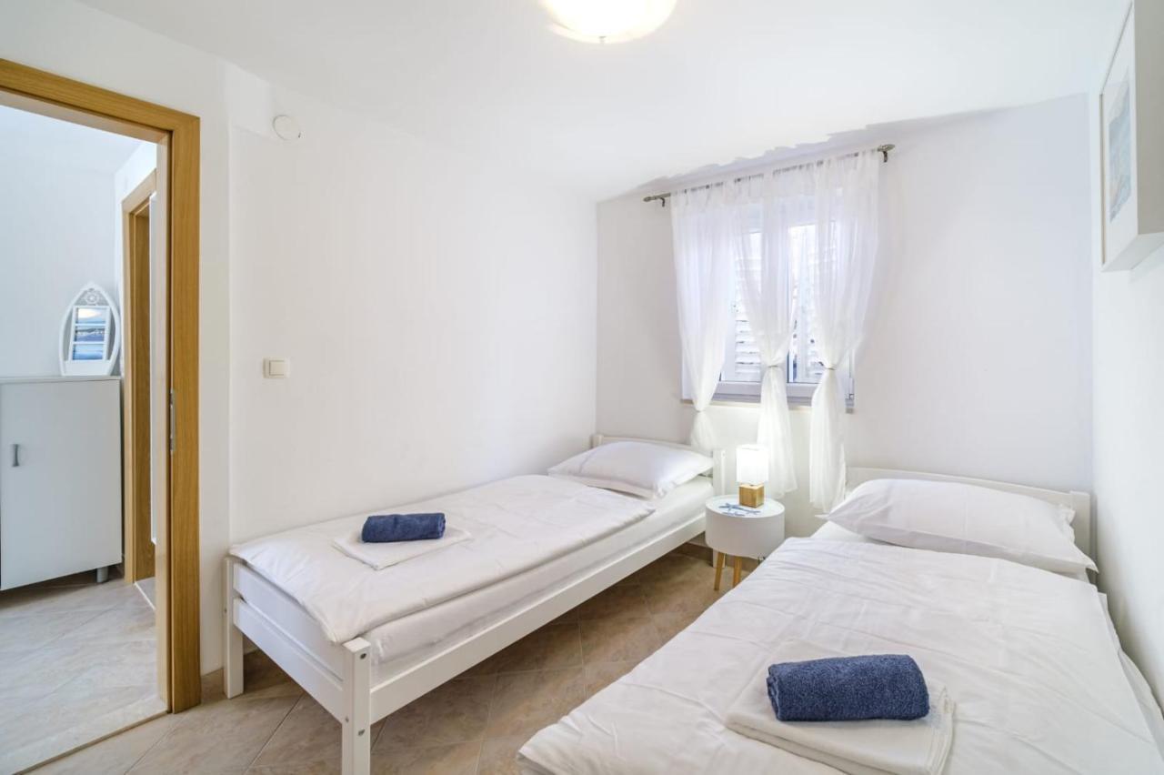 Apartmani P&S Supetar Eksteriør billede