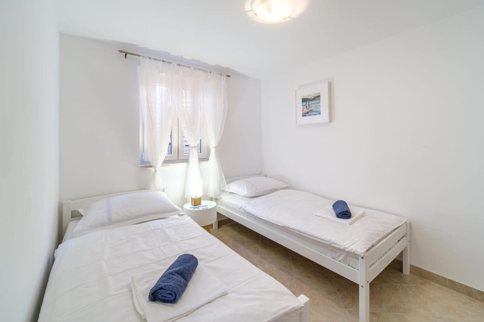 Apartmani P&S Supetar Eksteriør billede