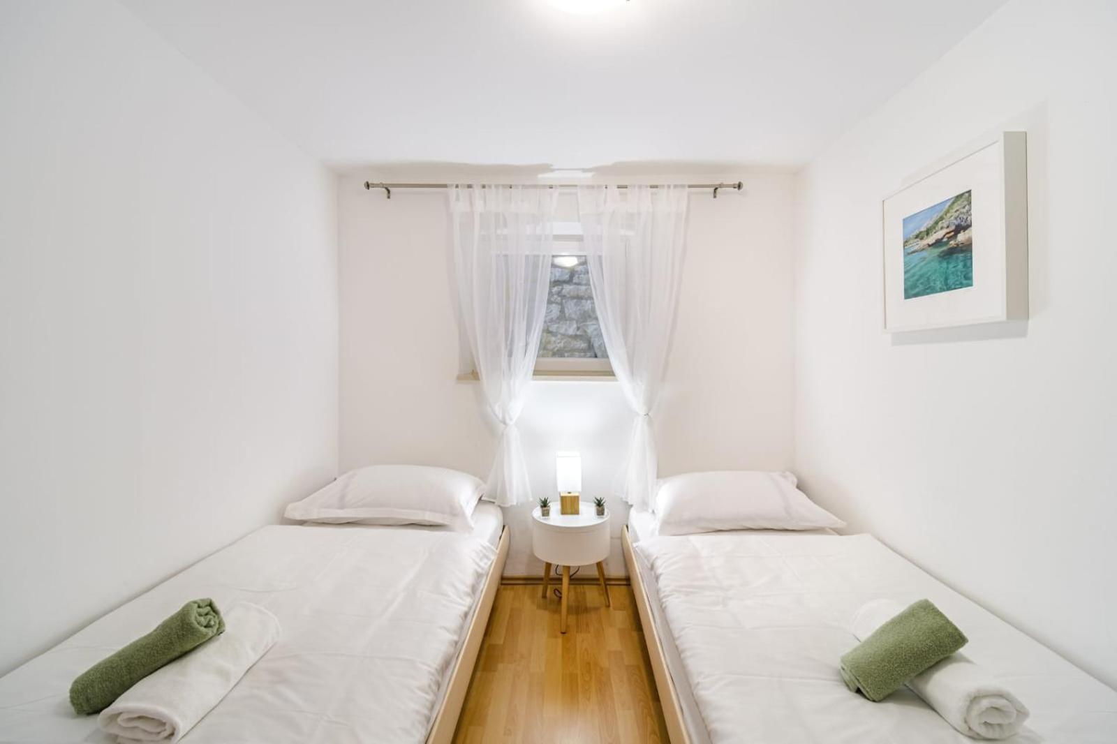 Apartmani P&S Supetar Eksteriør billede